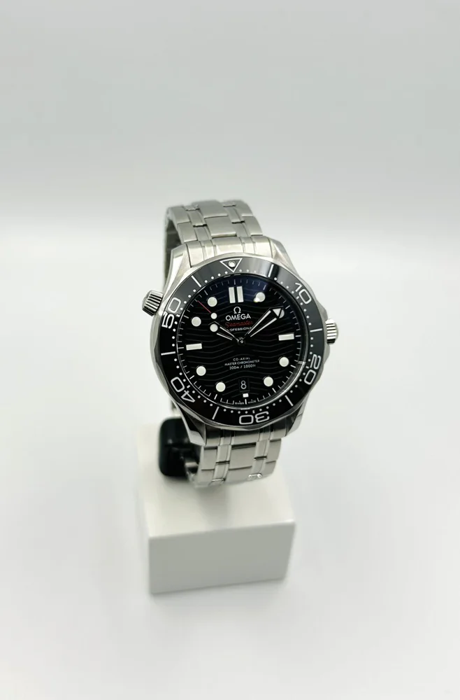 Omega Seamaster Diver 300 M box and papers 2023